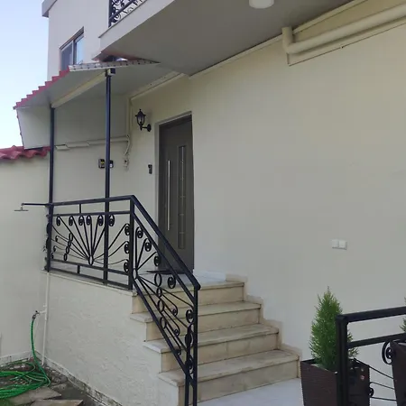 Nina's Cozy חראני